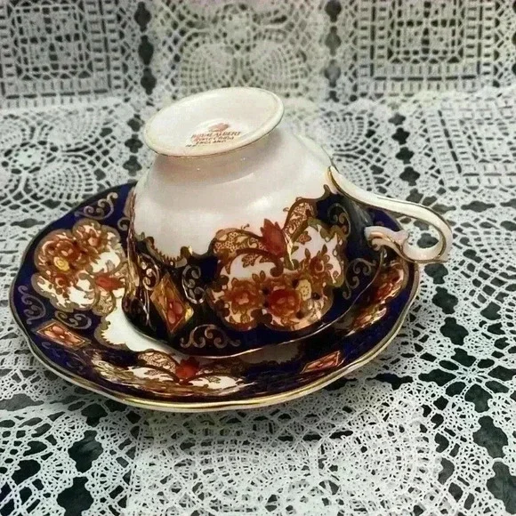 Royal Albert Heirloom Footed  Cup &
Saucer england - Picture 14 of 16